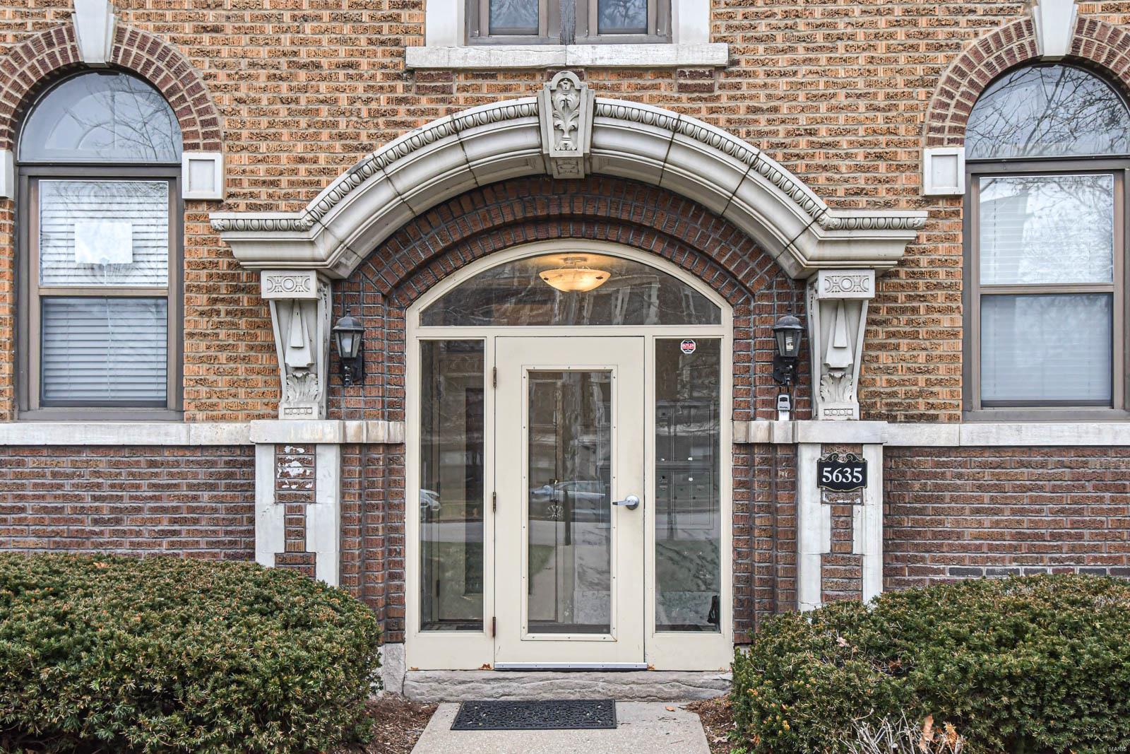 5635 Waterman Unit: 14