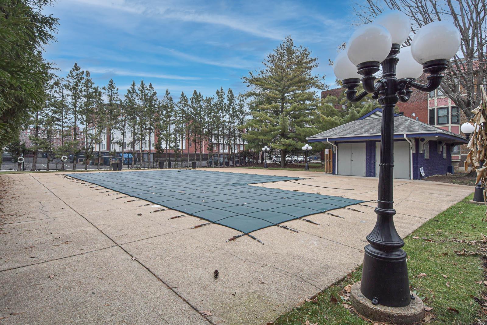 5635 Waterman Unit: 14