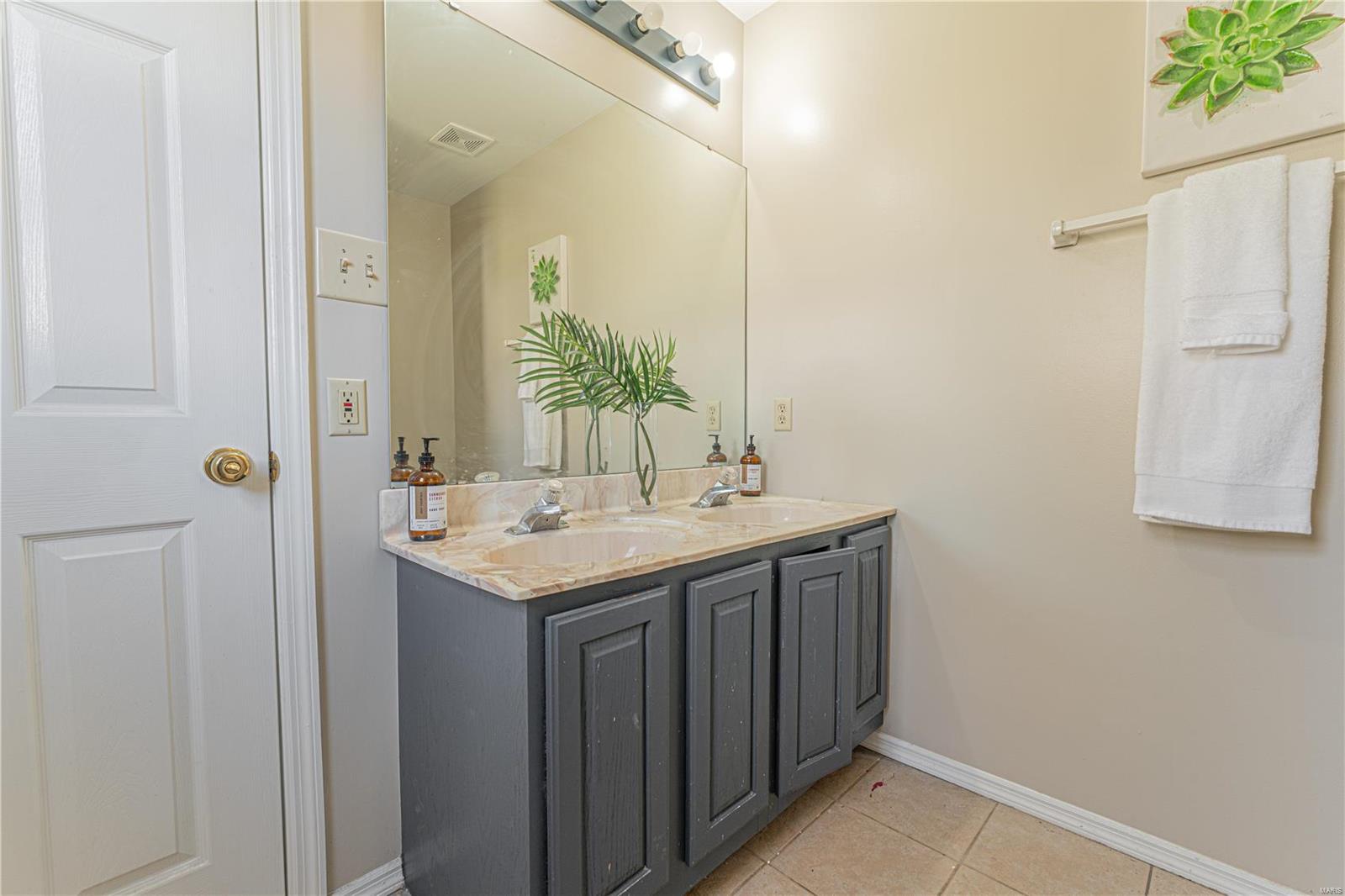 5576 Oakville Heights Court