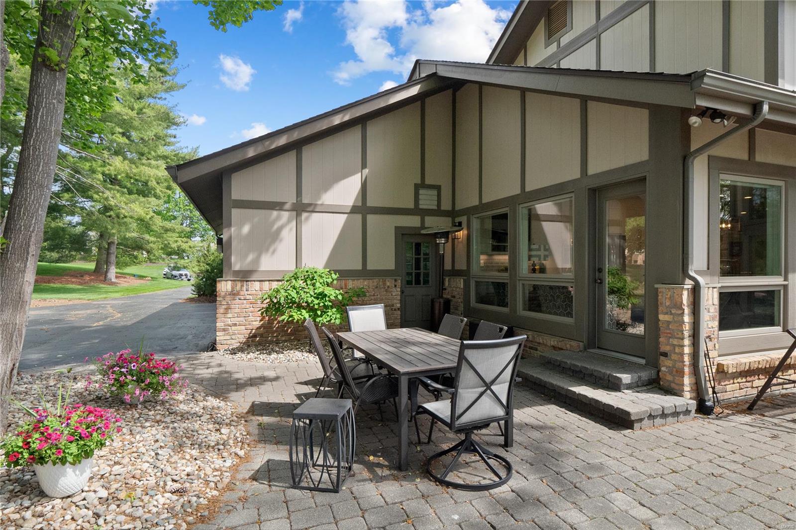 104 Meadowbrook Country Club