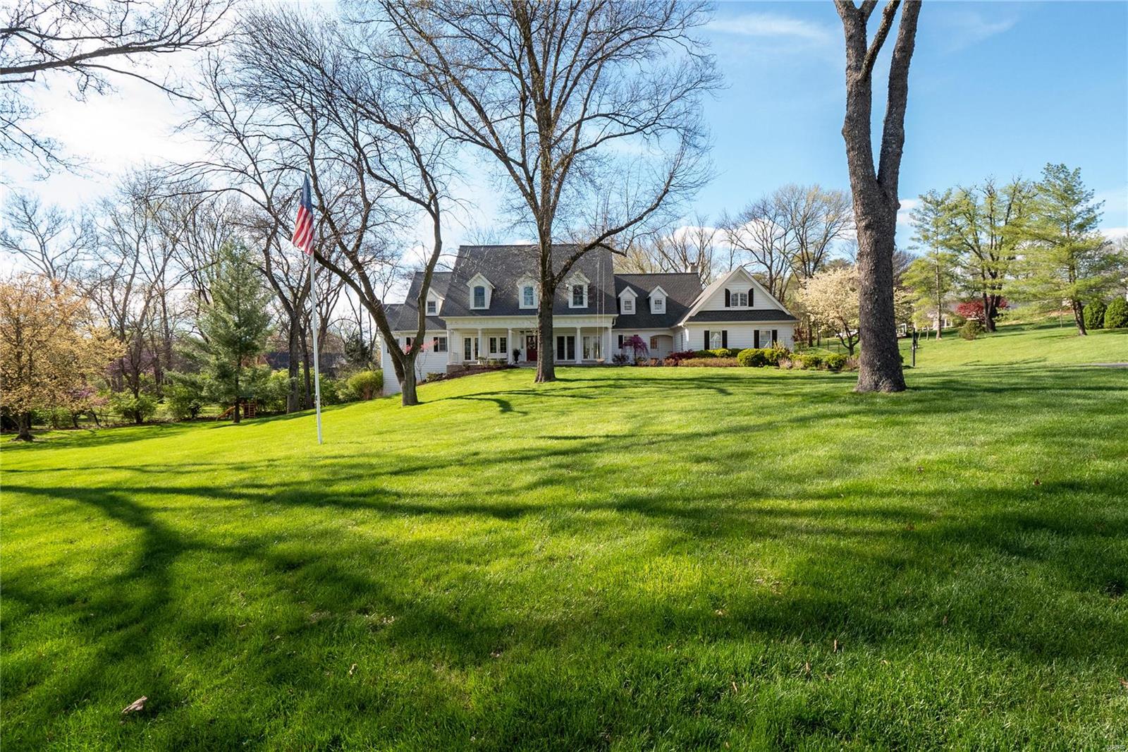 5 Huntleigh Manor Lane