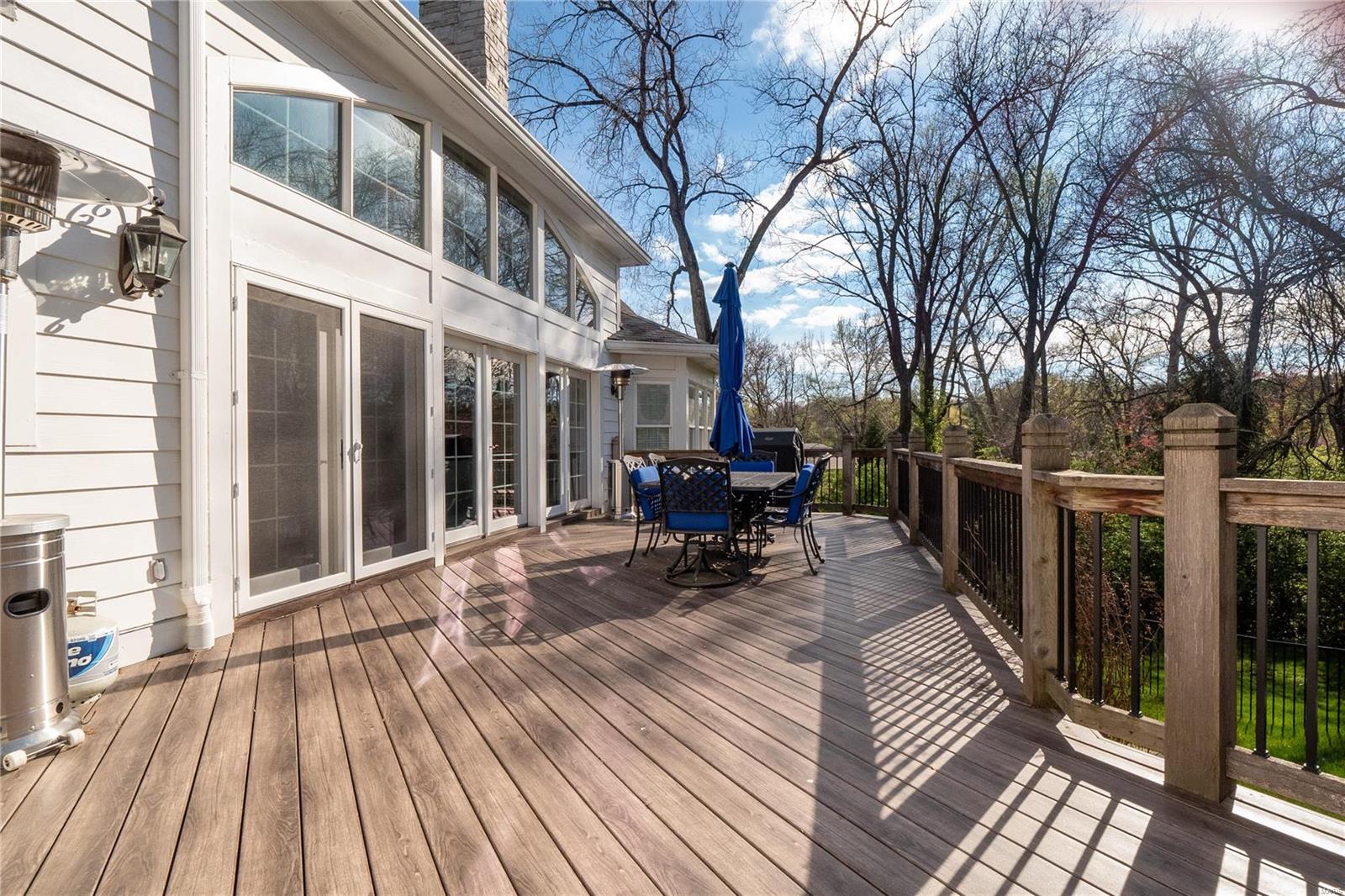 5 Huntleigh Manor Lane