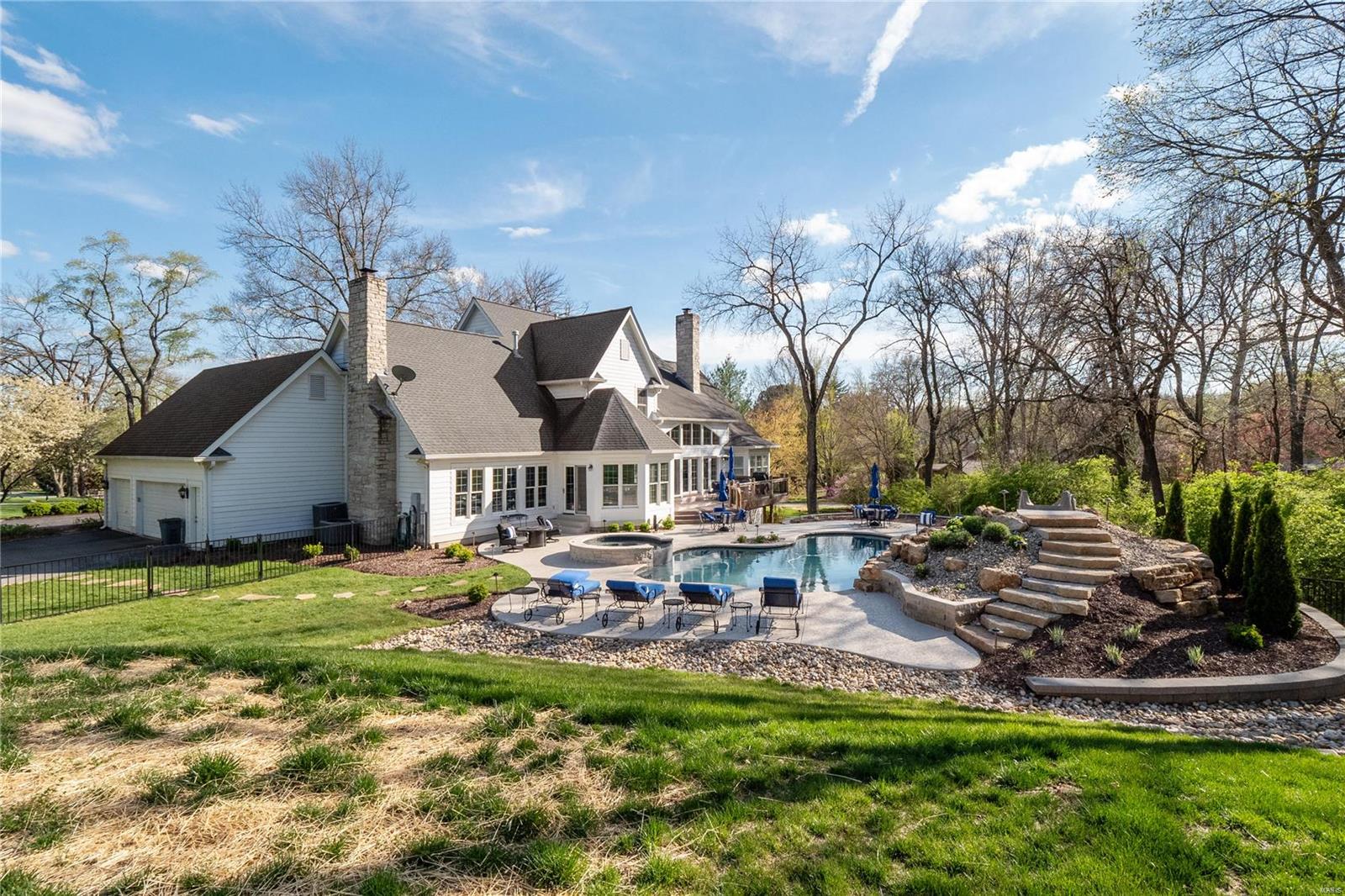 5 Huntleigh Manor Lane