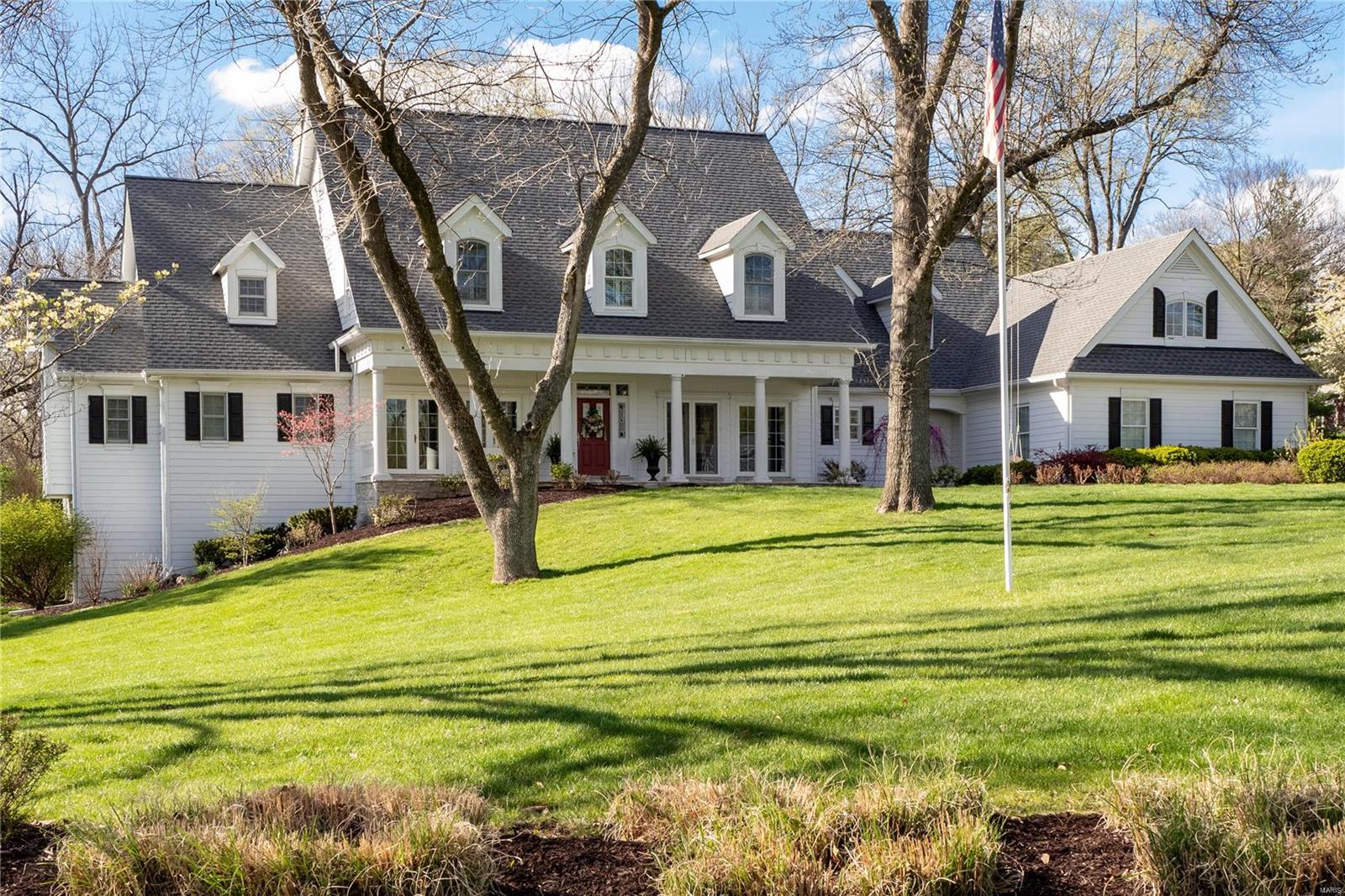 5 Huntleigh Manor Lane