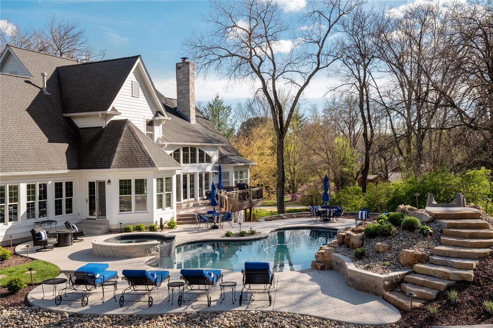 5 Huntleigh Manor Lane