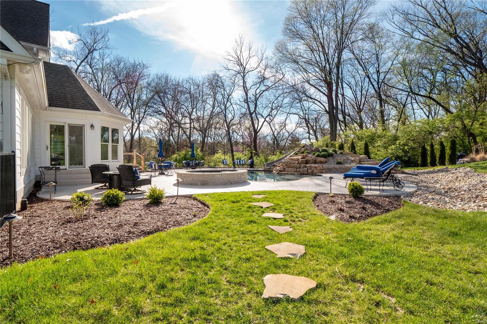 5 Huntleigh Manor Lane