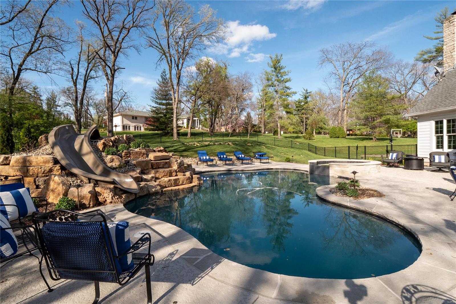 5 Huntleigh Manor Lane