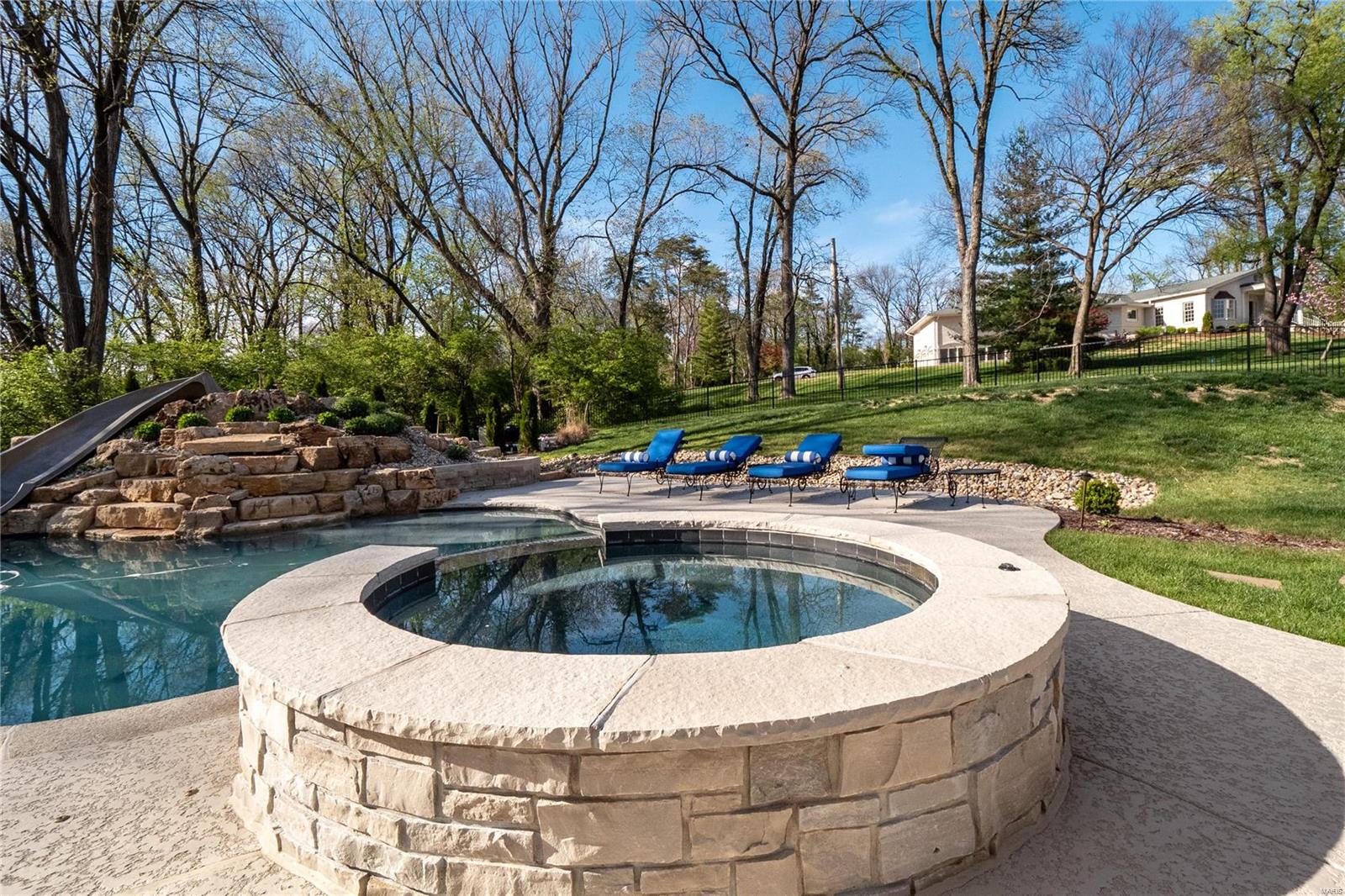 5 Huntleigh Manor Lane