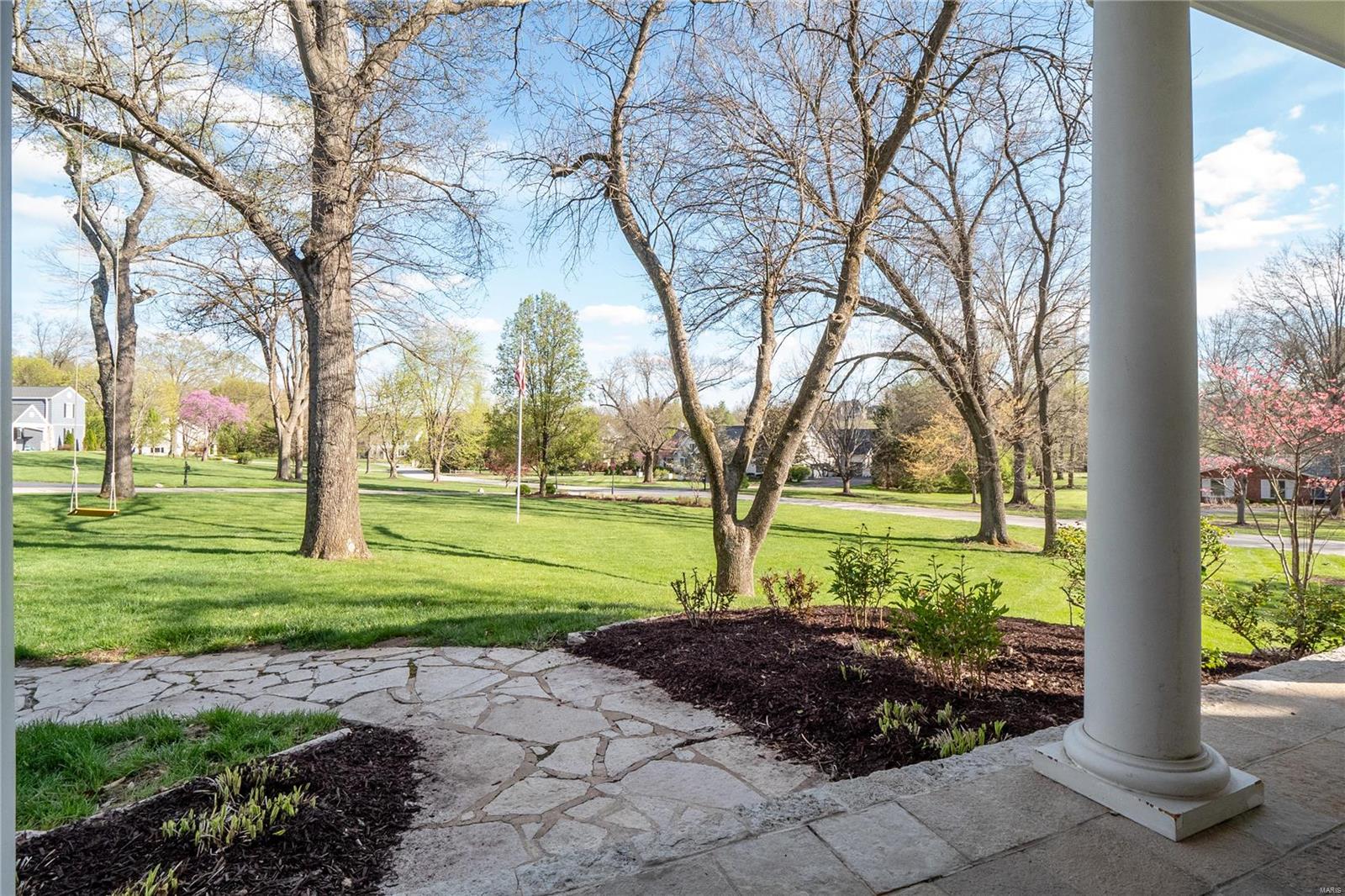 5 Huntleigh Manor Lane