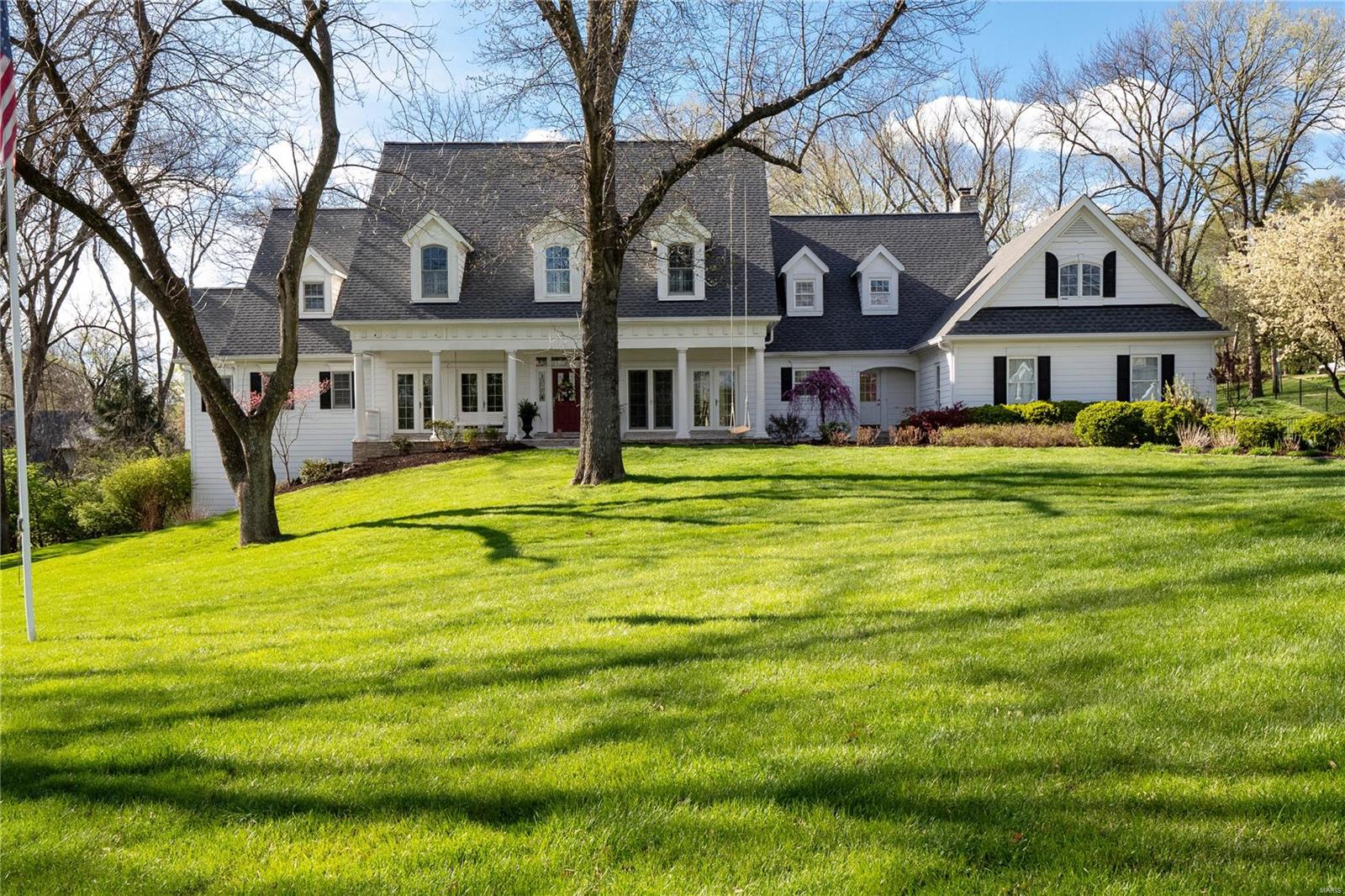 5 Huntleigh Manor Lane