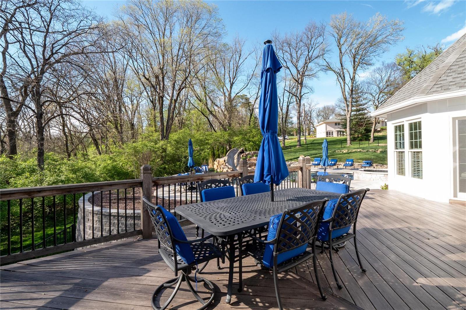 5 Huntleigh Manor Lane