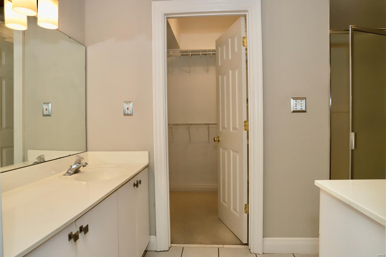 6221 Northwood Avenue Unit: 3W