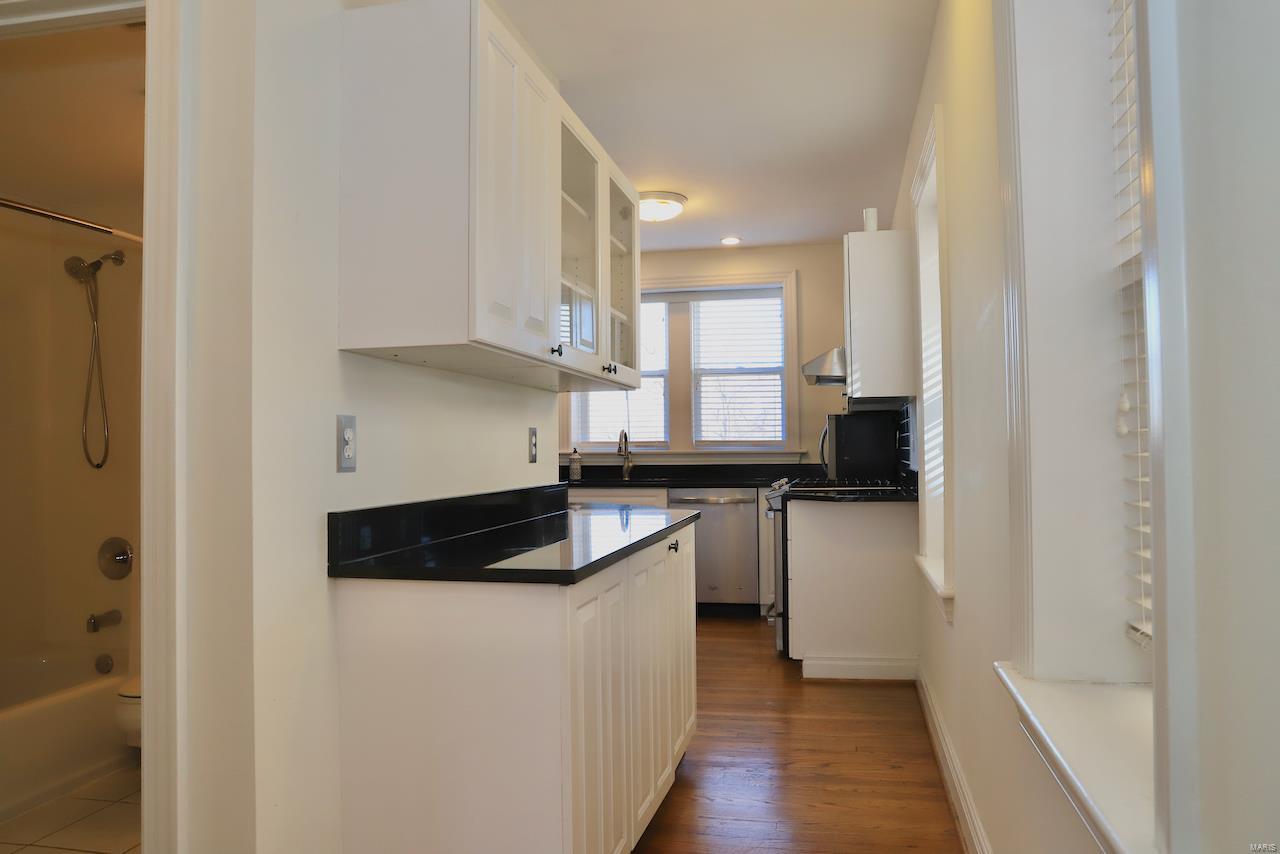 6221 Northwood Avenue Unit: 3W