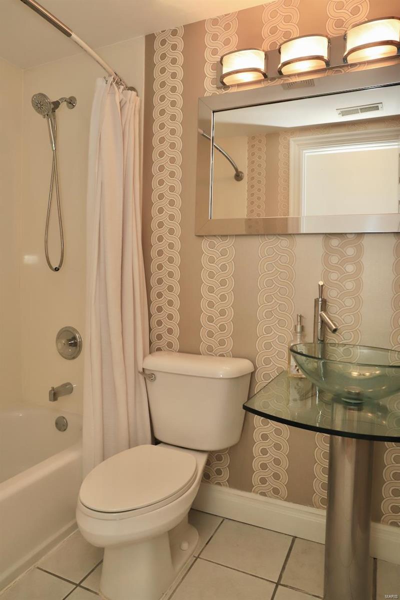 6221 Northwood Avenue Unit: 3W