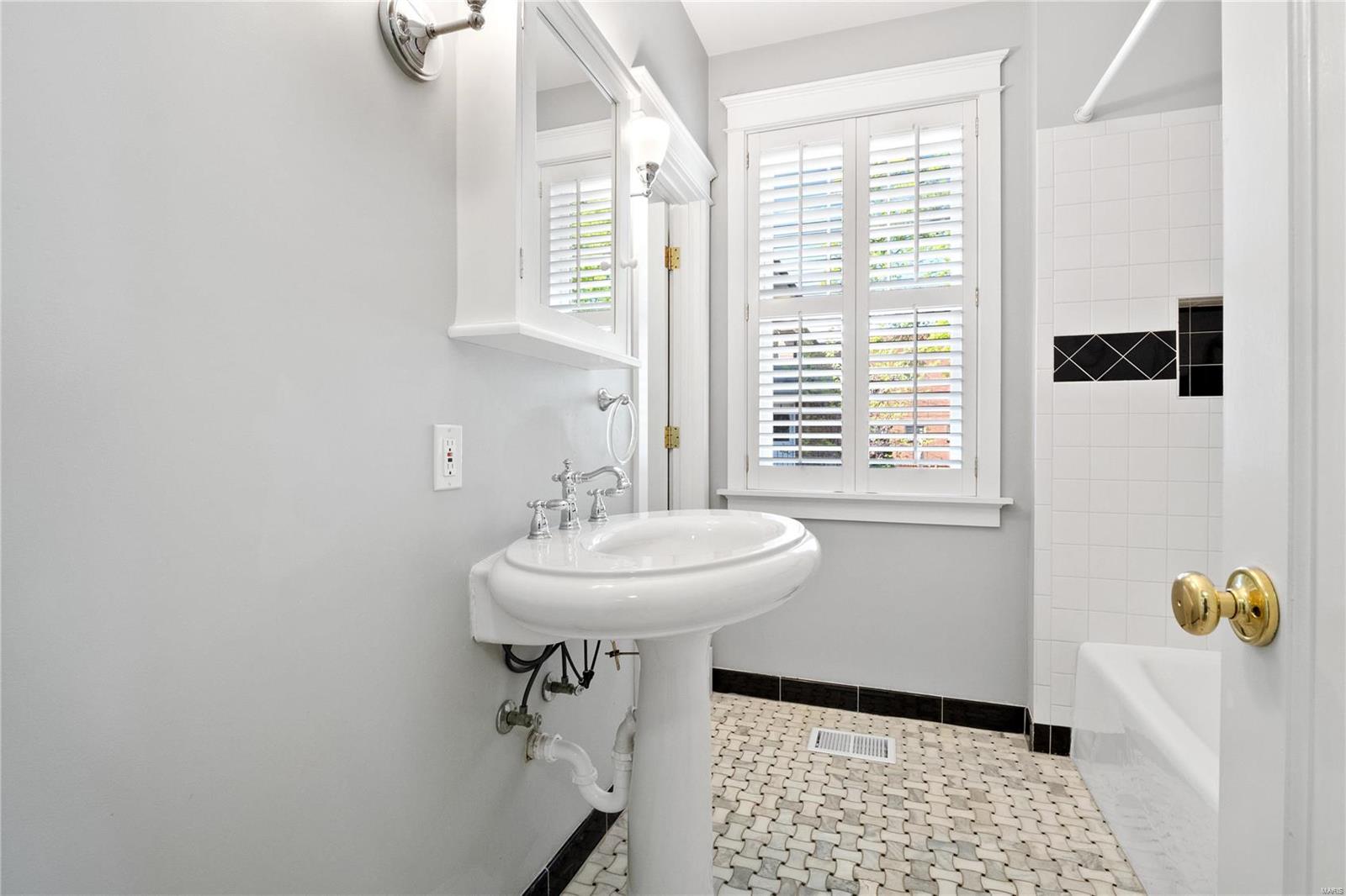 7151 Delmar Boulevard