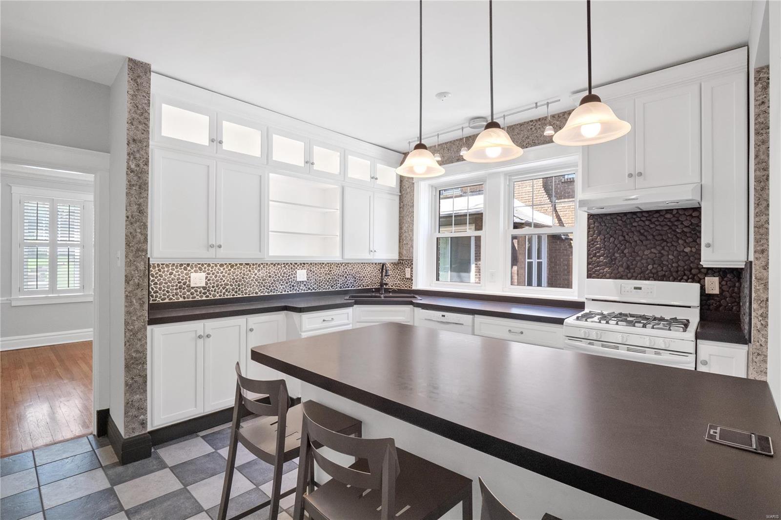 7151 Delmar Boulevard