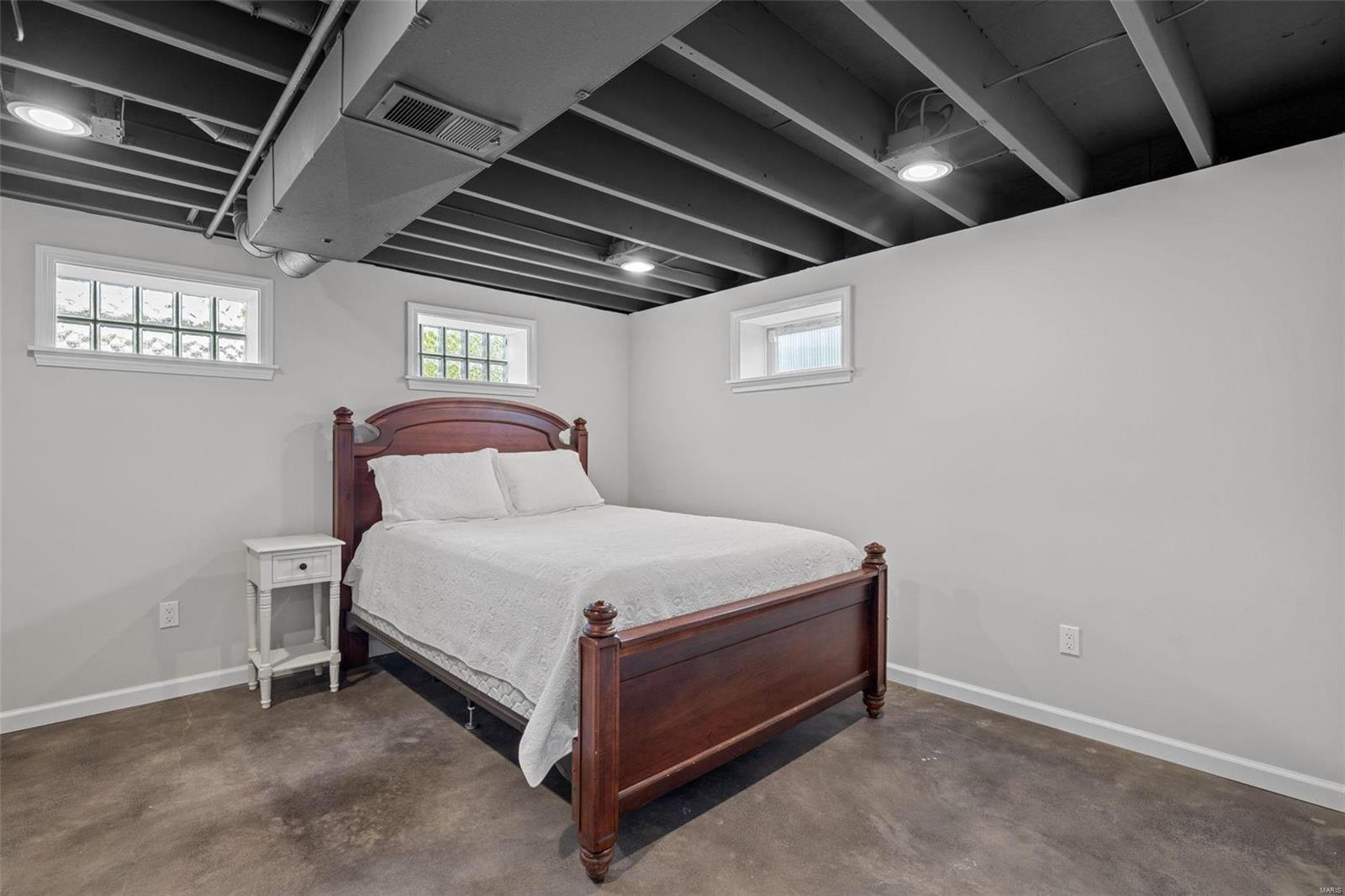 6 Oakland Hills Drive