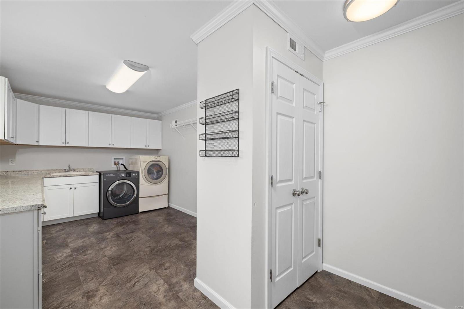 6 Oakland Hills Drive