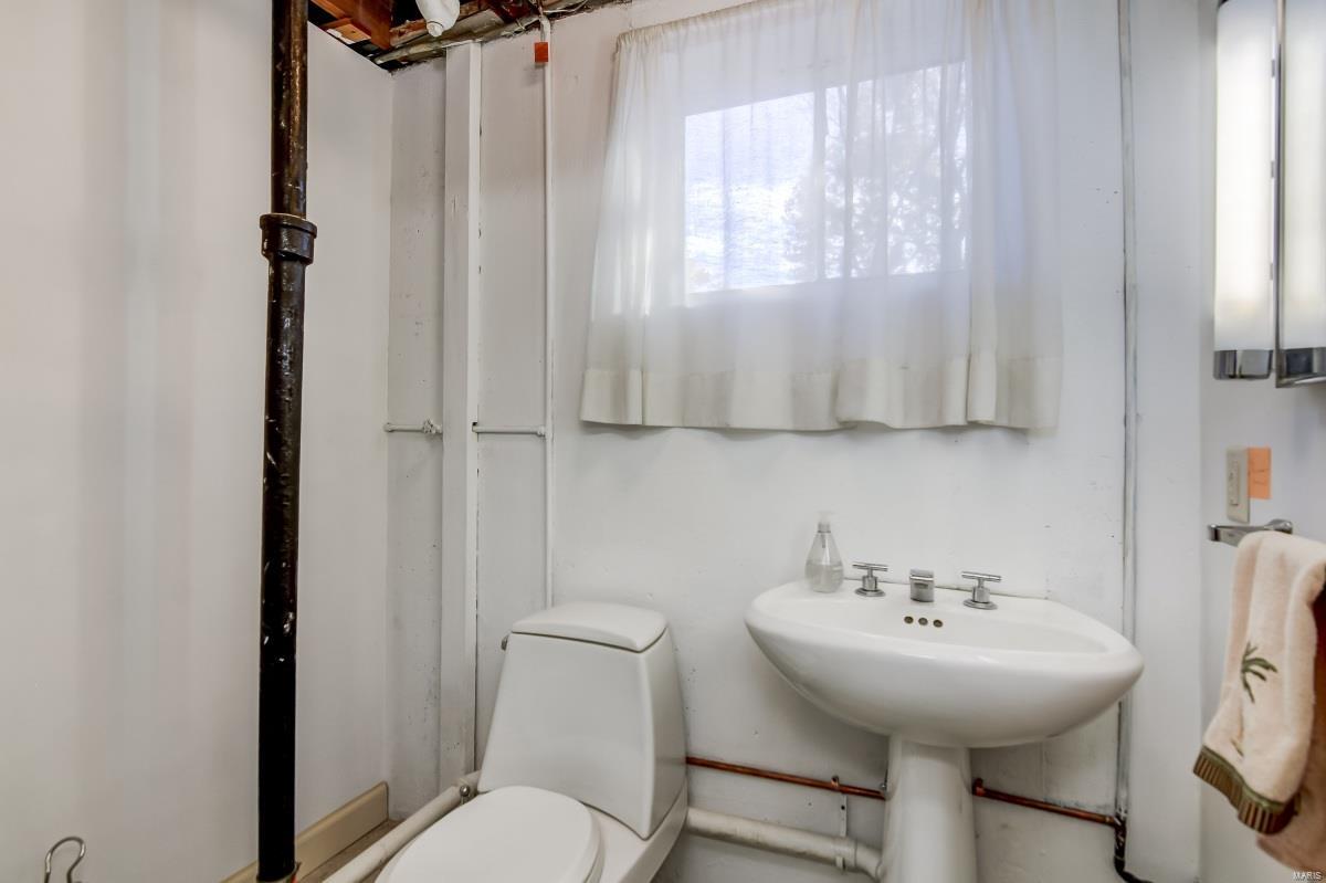 7916 Blackberry Avenue