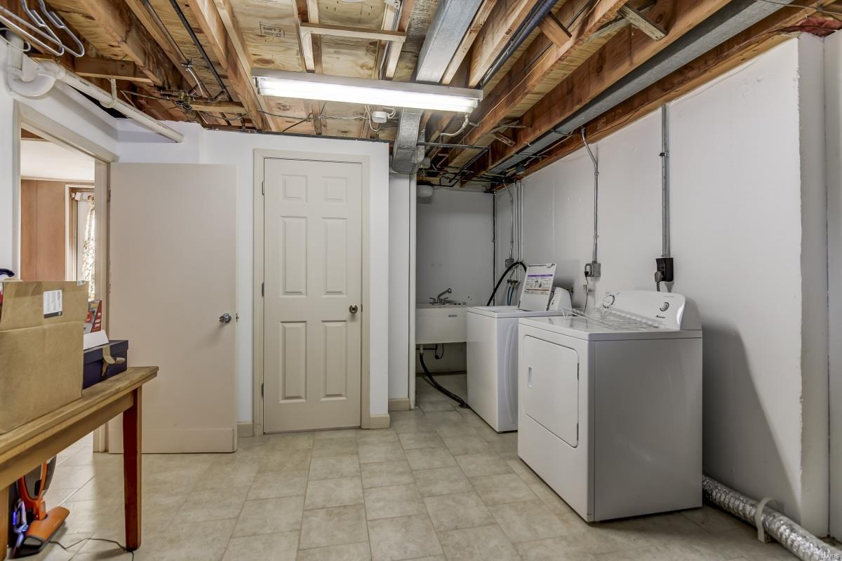 7916 Blackberry Avenue