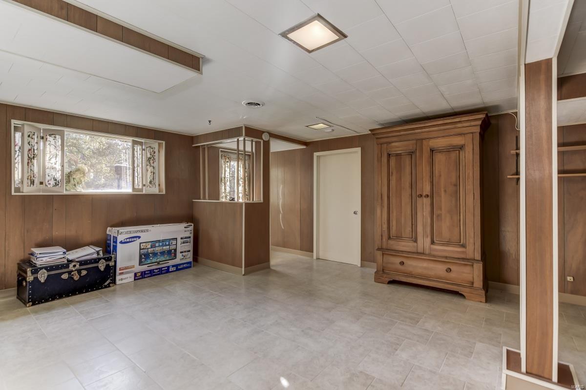 7916 Blackberry Avenue