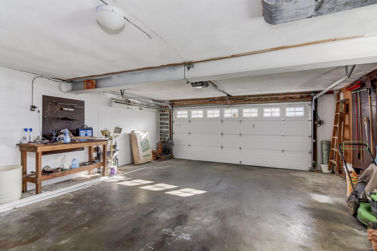 7916 Blackberry Avenue