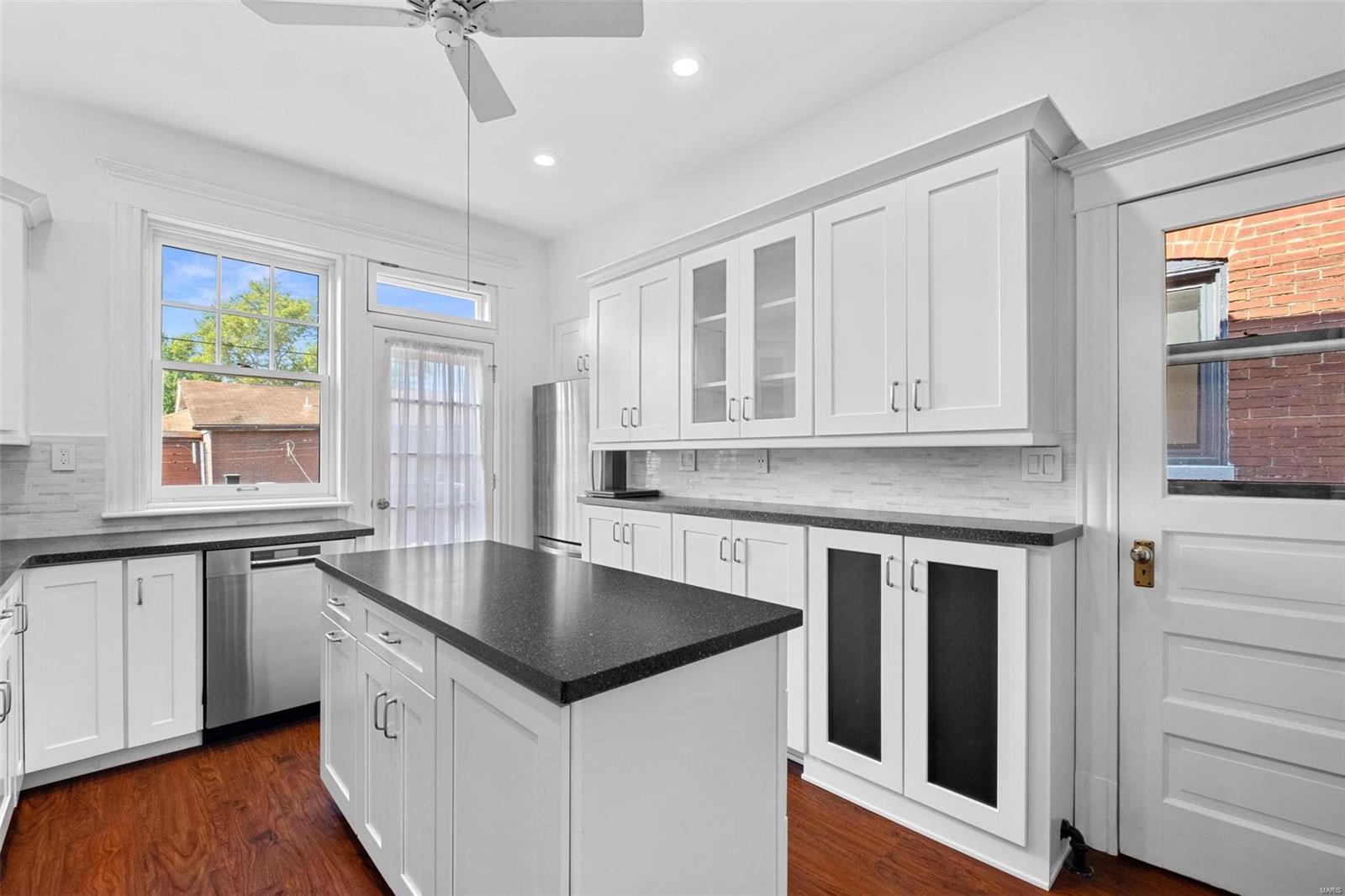 3022 Shenandoah Avenue