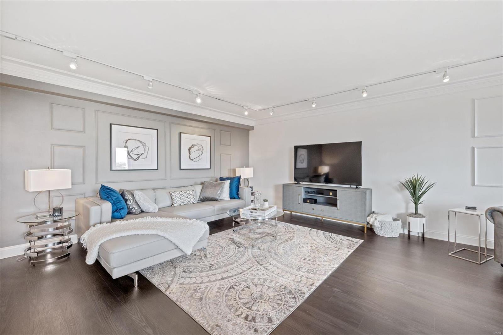 4466 W Pine Boulevard Unit: 15D
