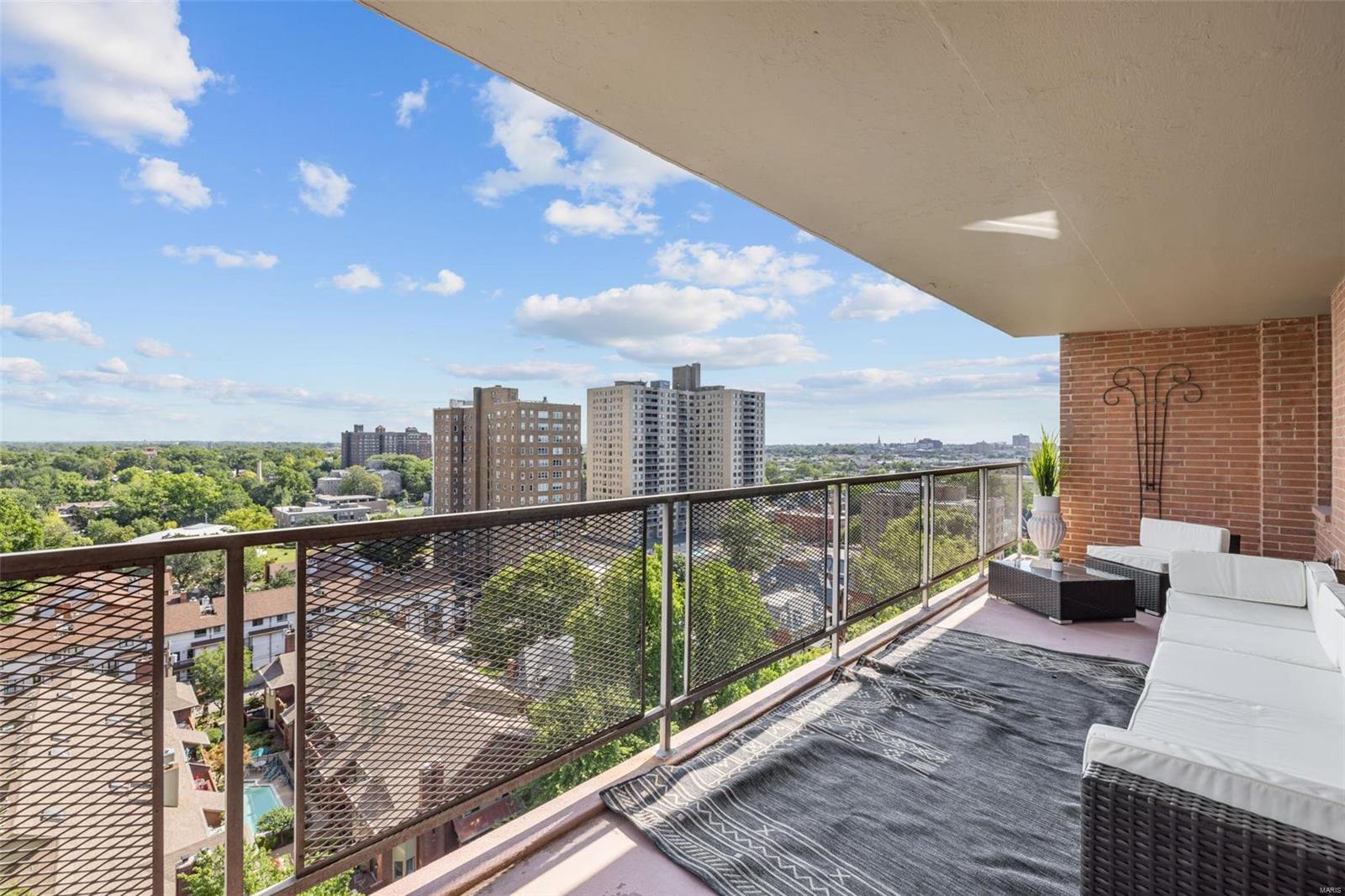 4466 W Pine Boulevard Unit: 15D