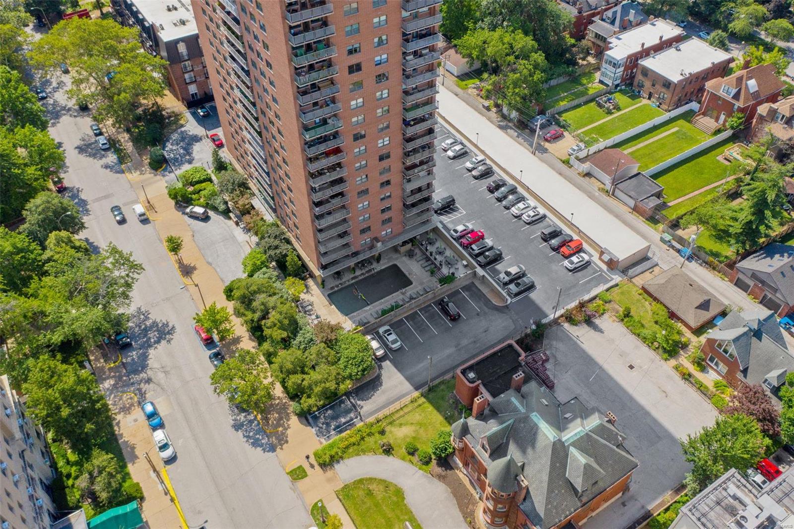 4466 W Pine Boulevard Unit: 15D
