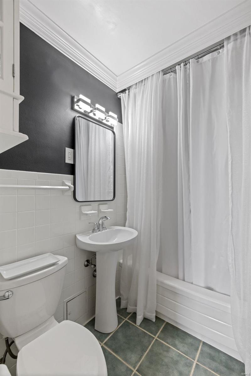 4466 W Pine Boulevard Unit: 15D