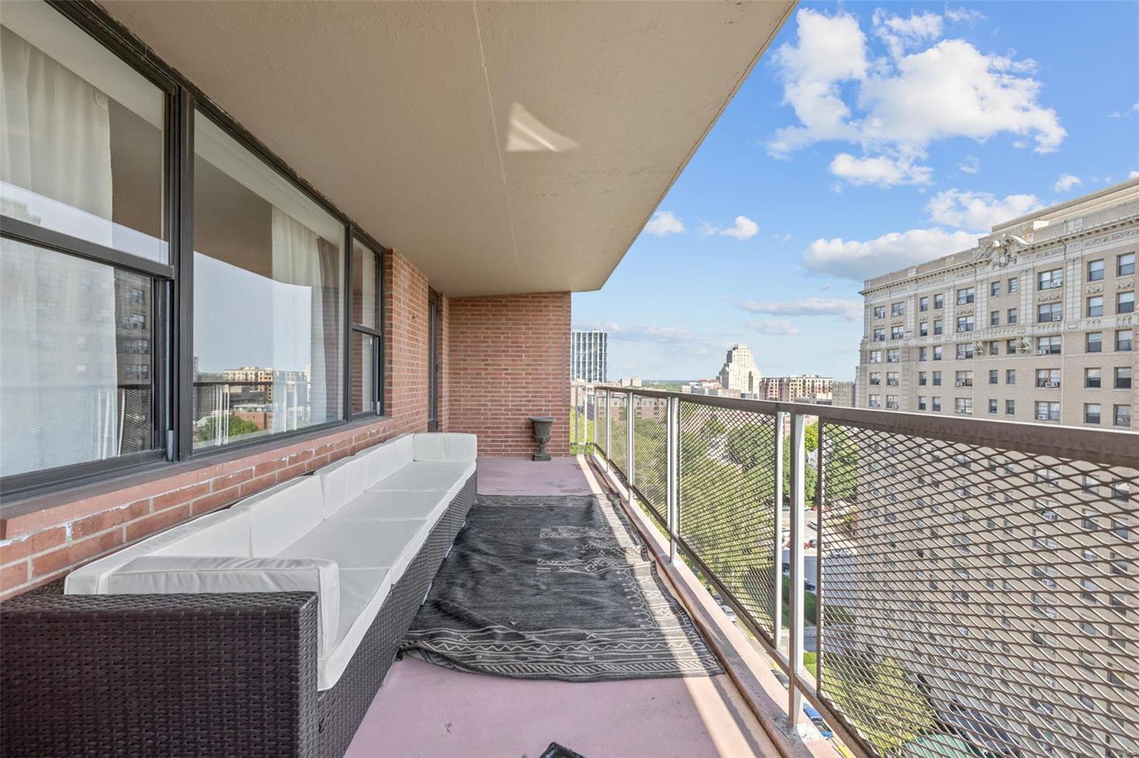 4466 W Pine Boulevard Unit: 15D
