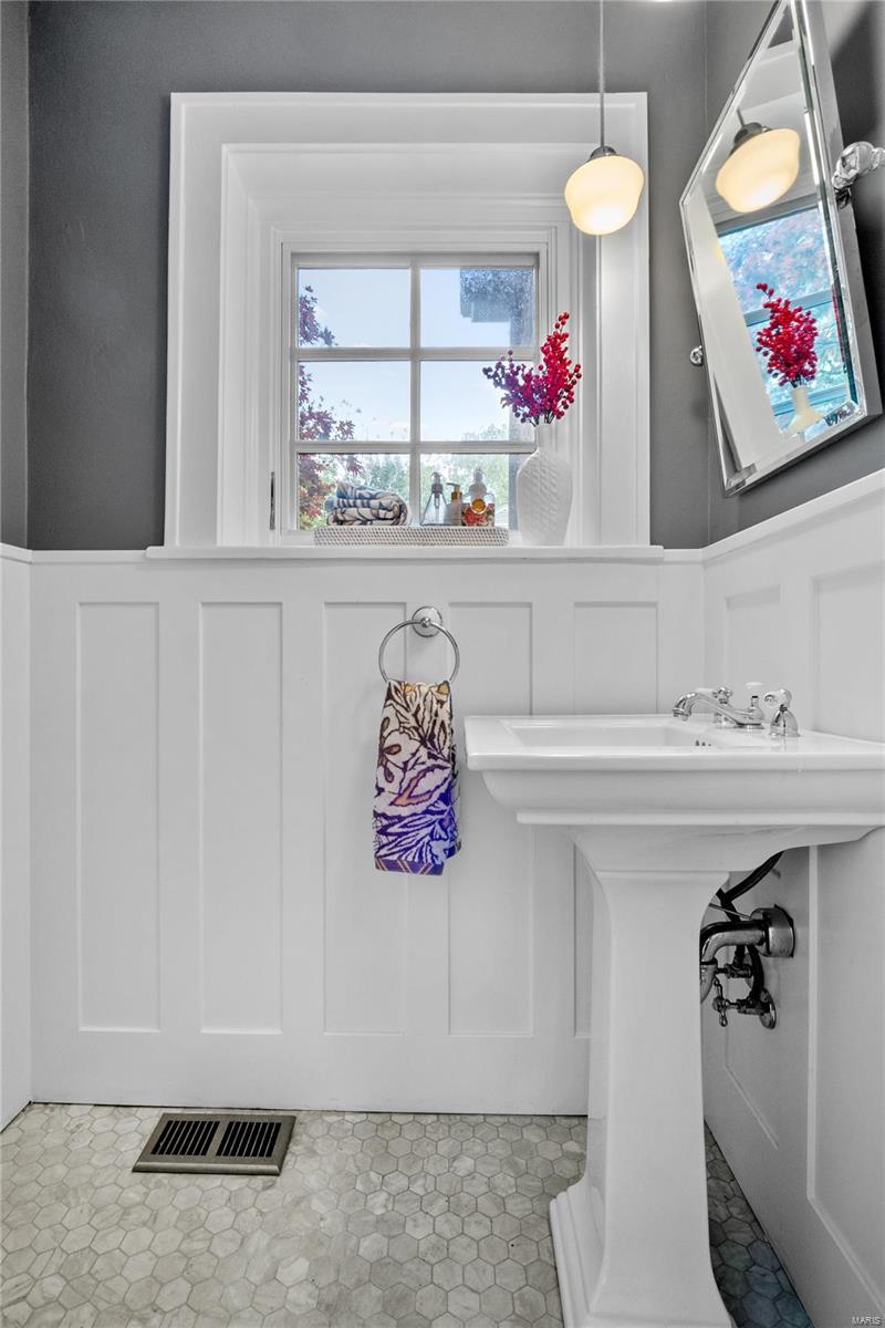 7611 Wydown Boulevard