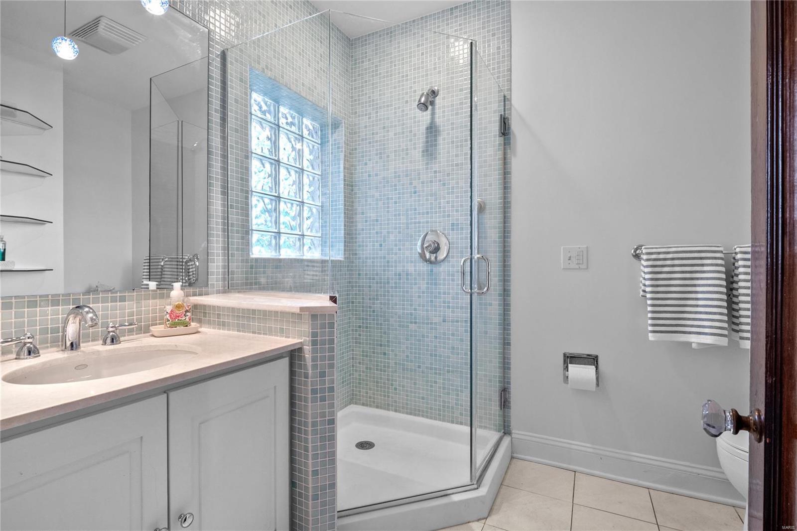 7611 Wydown Boulevard