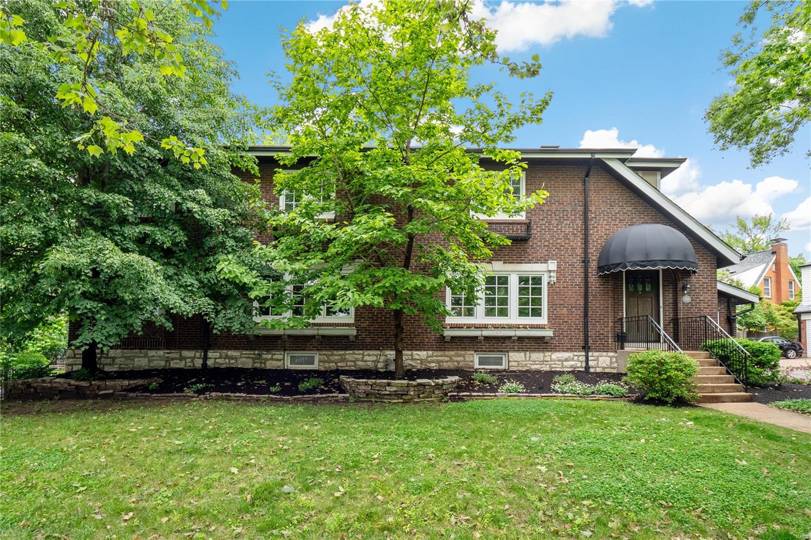 7611 Wydown Boulevard