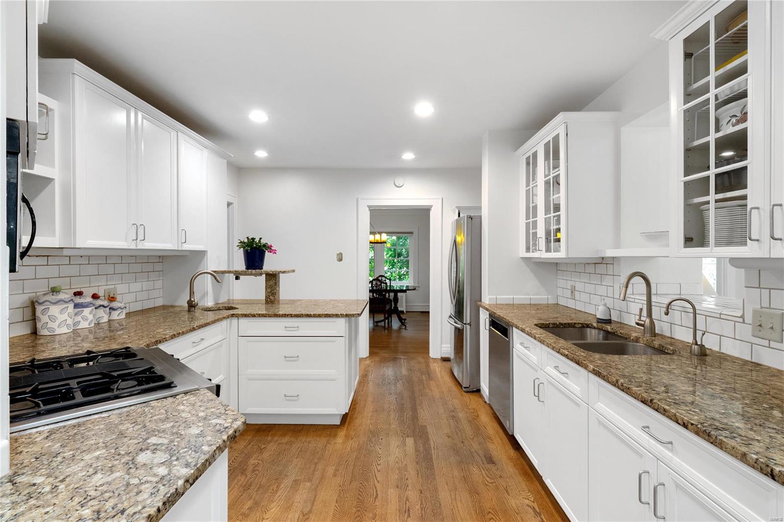 7611 Wydown Boulevard