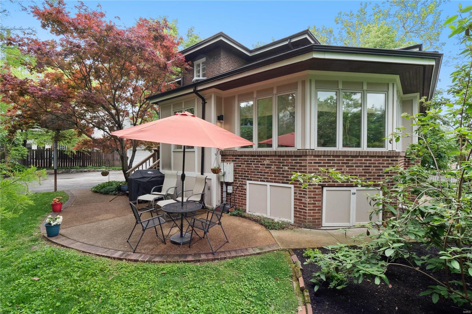 7611 Wydown Boulevard