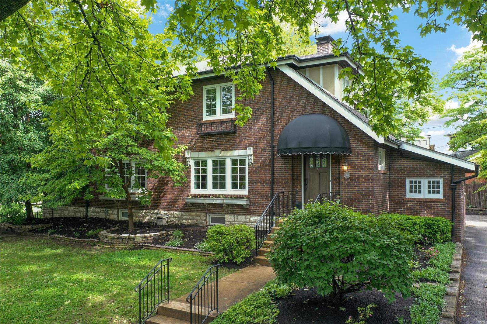 7611 Wydown Boulevard