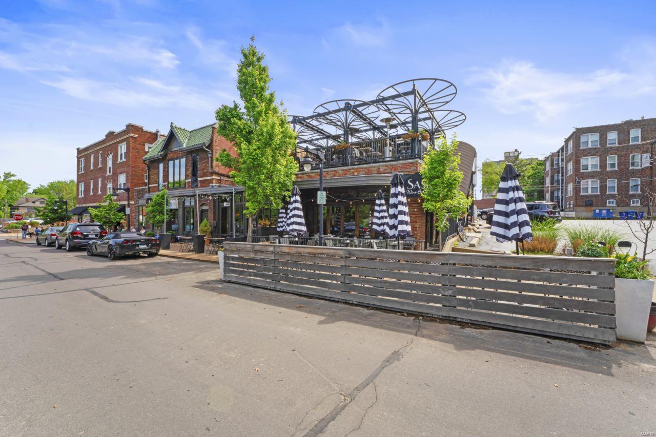 6330 Southwood Avenue Unit: 2W