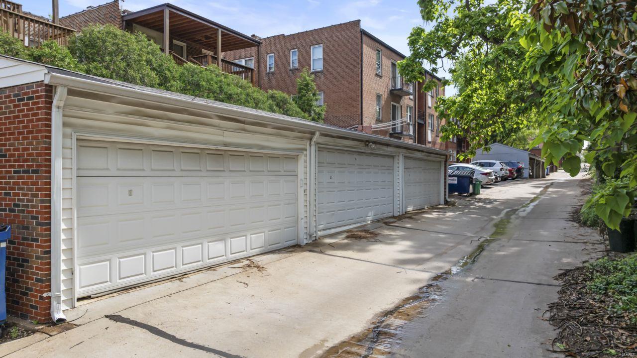 6330 Southwood Avenue Unit: 2W