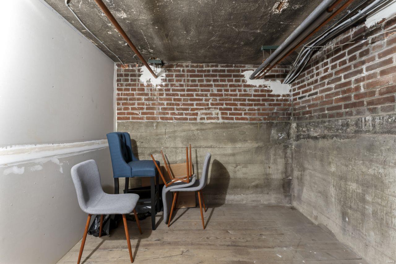 6330 Southwood Avenue Unit: 2W