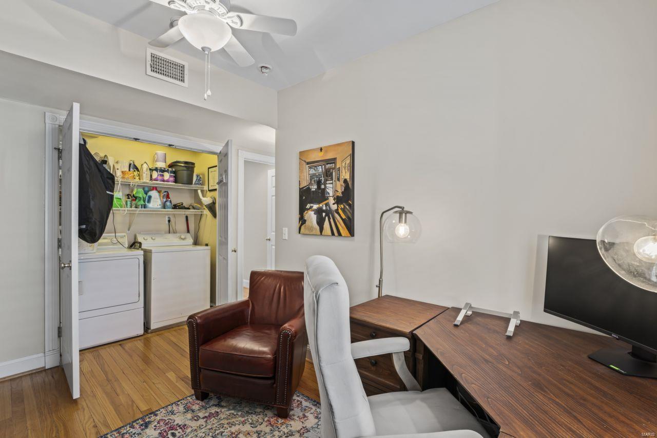 6330 Southwood Avenue Unit: 2W