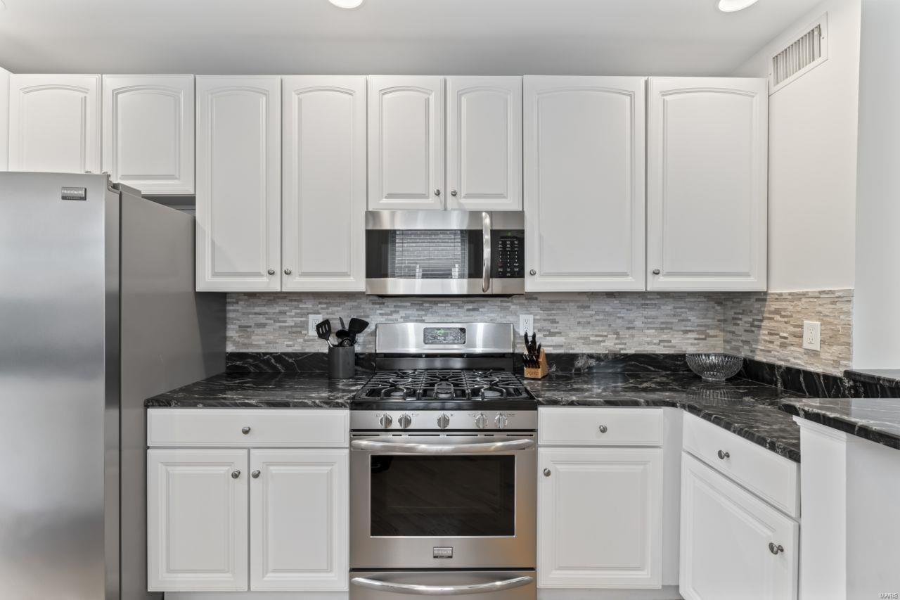 6330 Southwood Avenue Unit: 2W