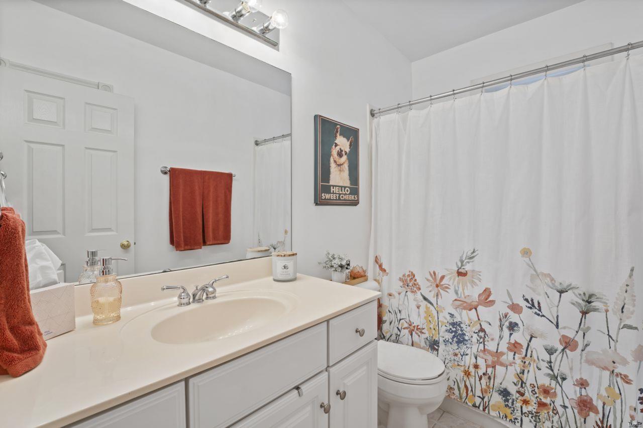 6330 Southwood Avenue Unit: 2W