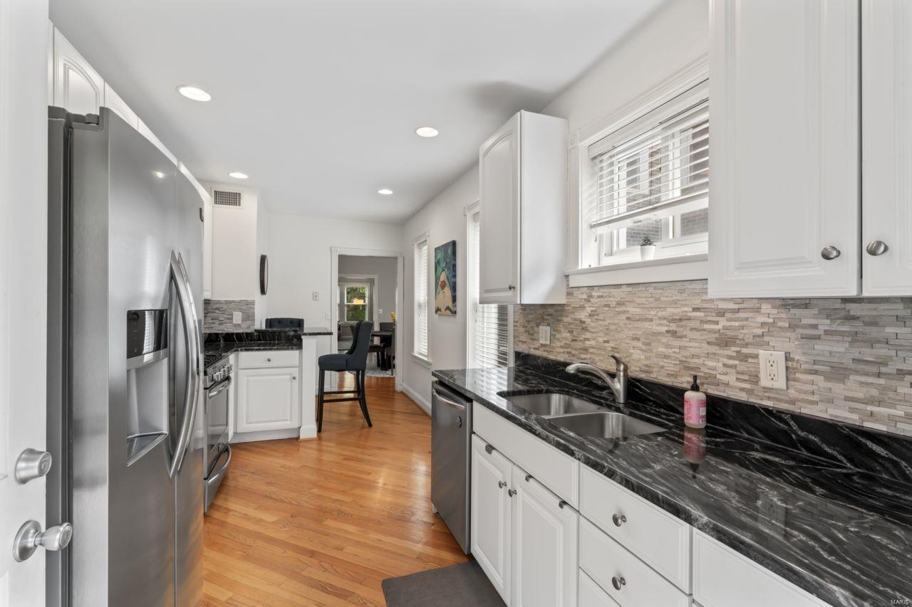 6330 Southwood Avenue Unit: 2W