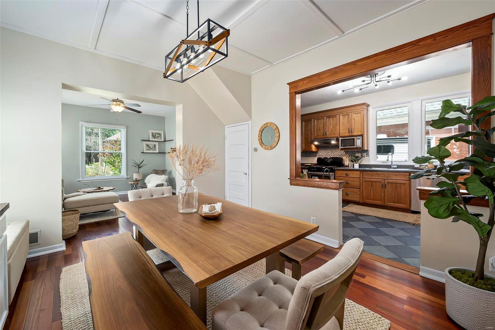 3432 Oxford Boulevard