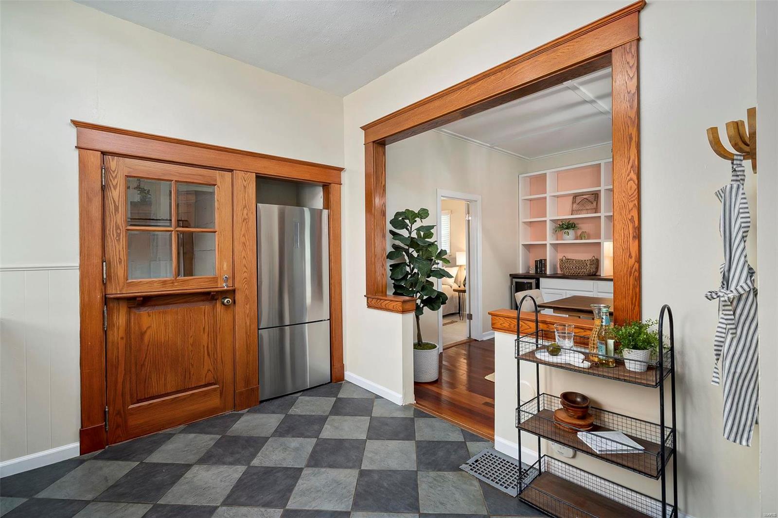 3432 Oxford Boulevard