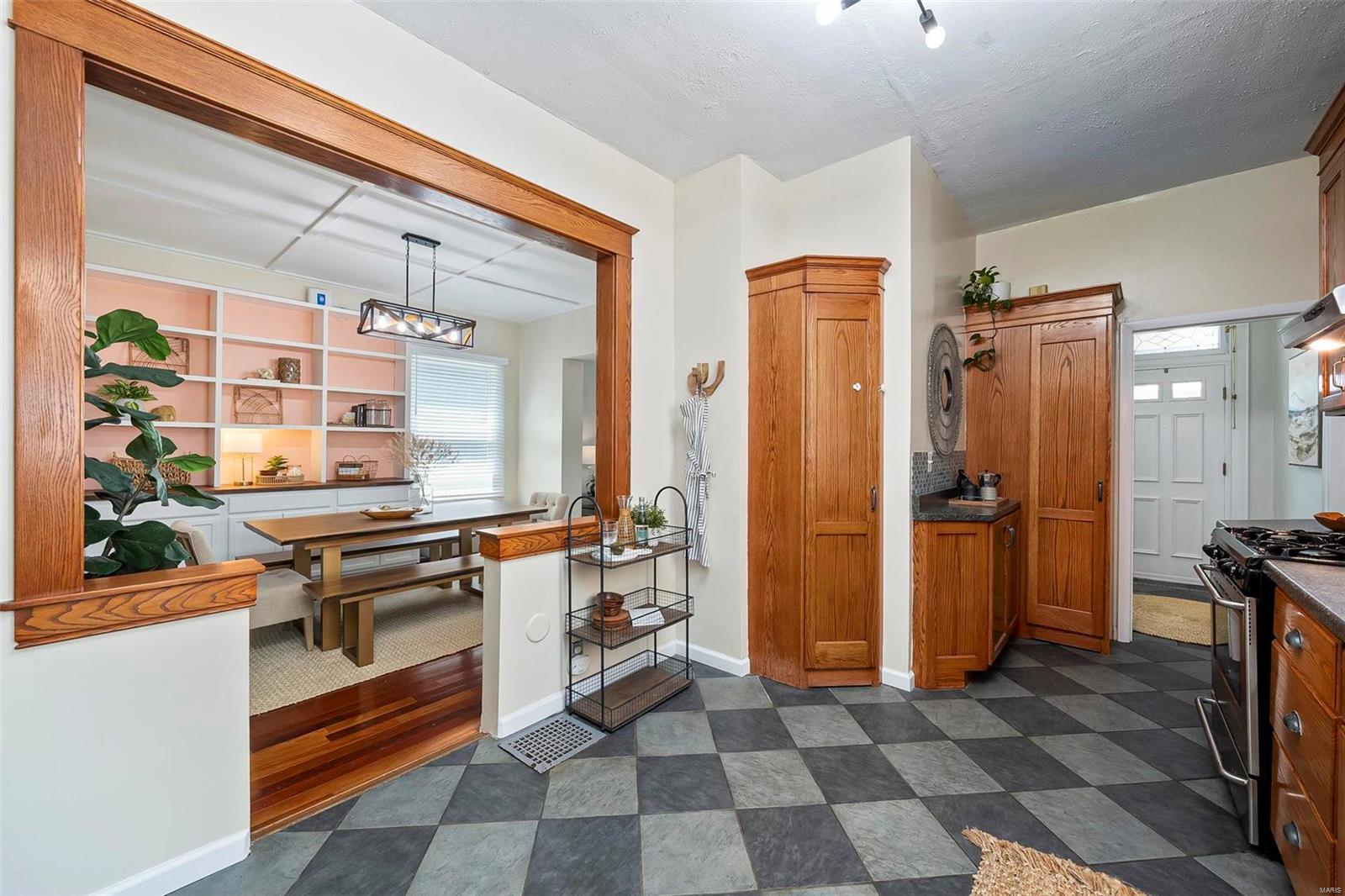 3432 Oxford Boulevard