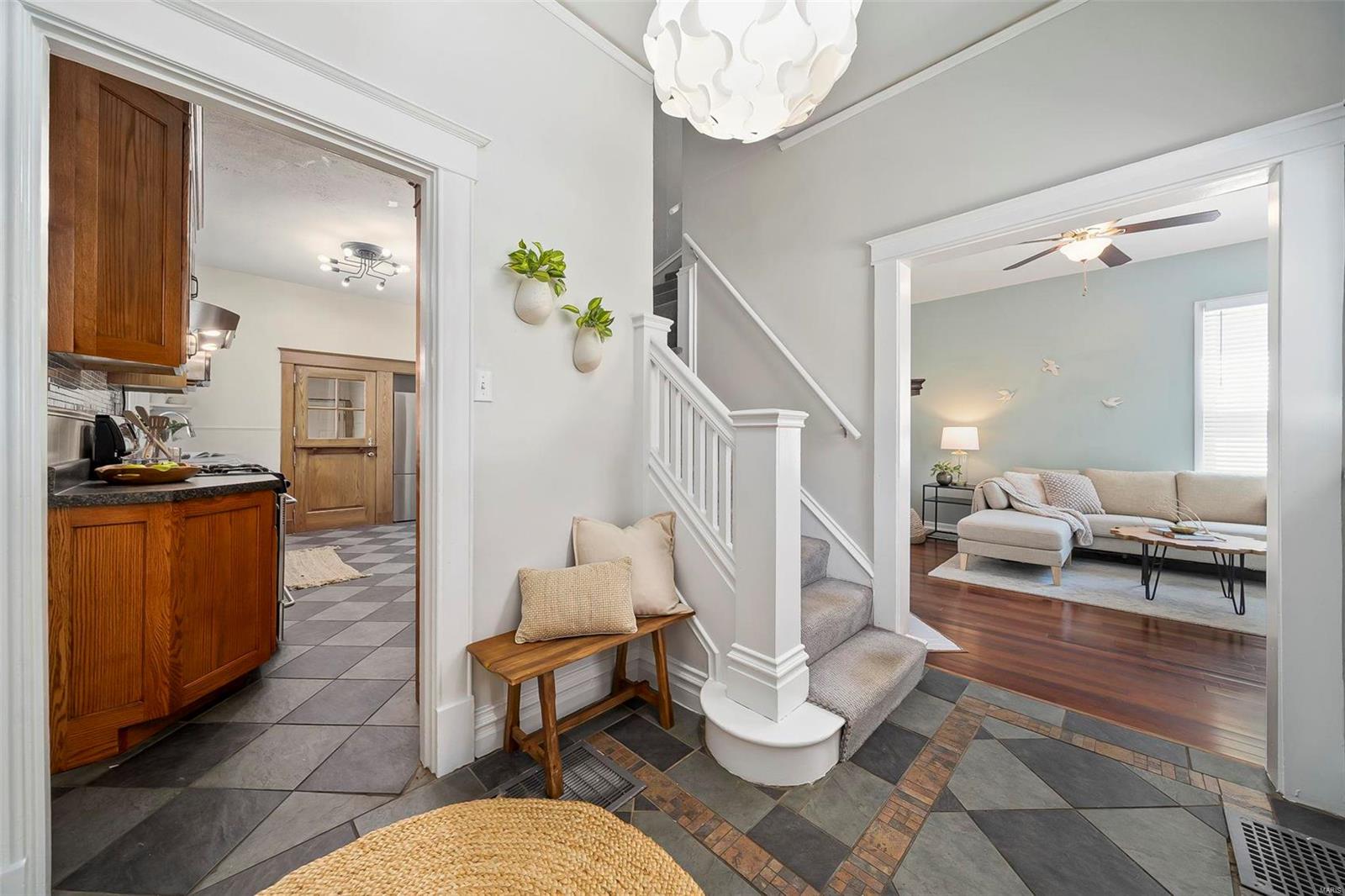 3432 Oxford Boulevard