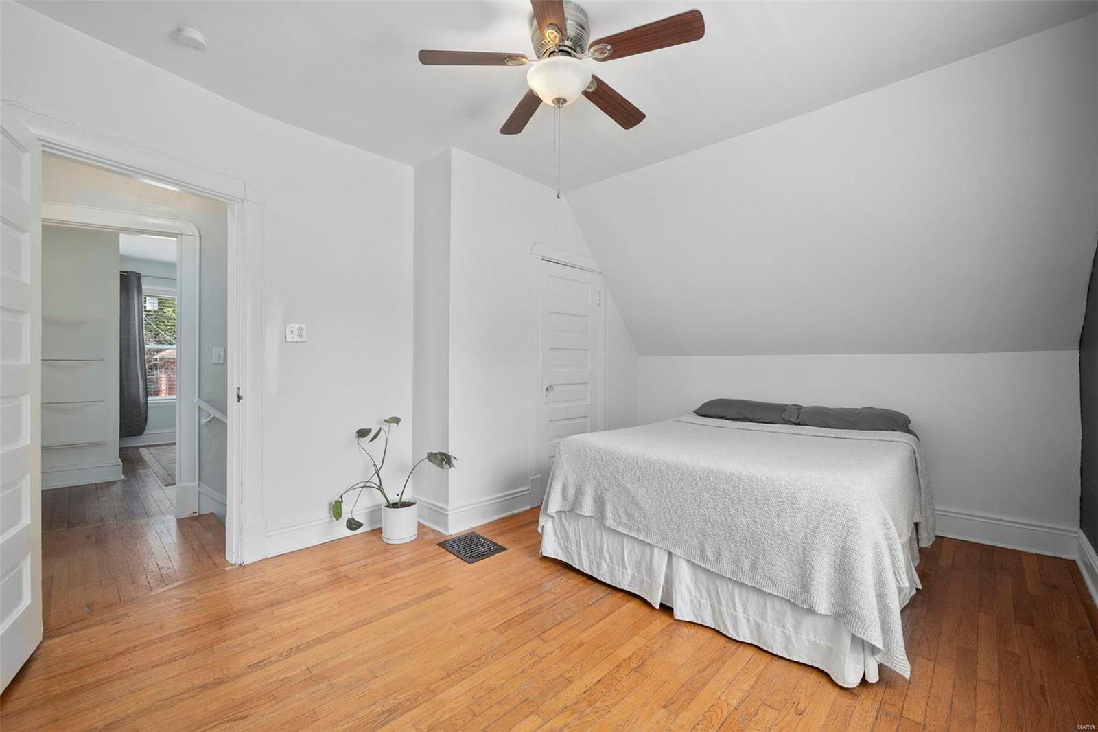 3432 Oxford Boulevard